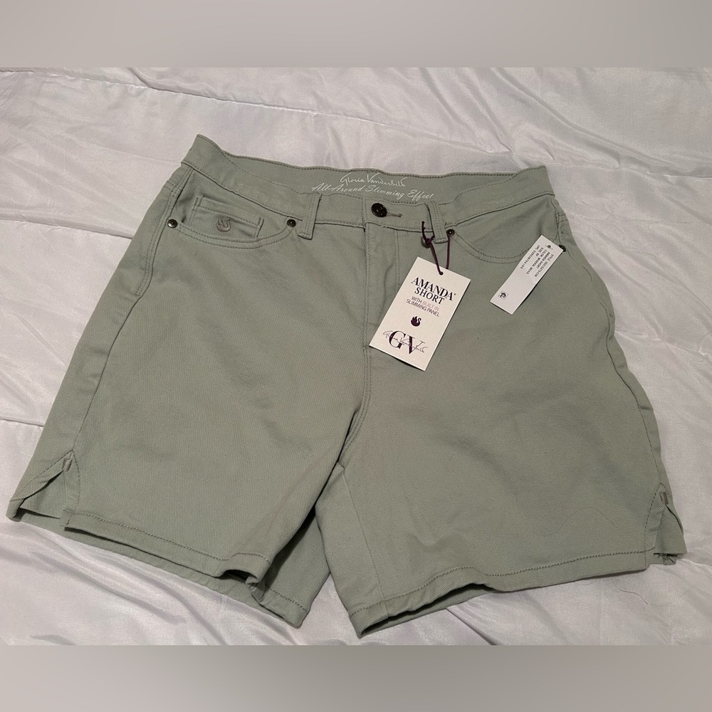 NWT Gloria Vanderbilt shorts with built in slimming panel. Size 8 petite.